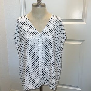 NWT Hilary Radley Ladies' V-Neck Blouse size Large